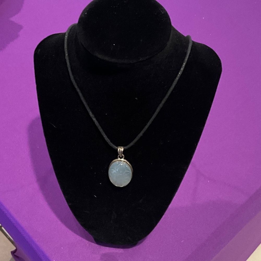 Elegant Silver Pendant Necklace
